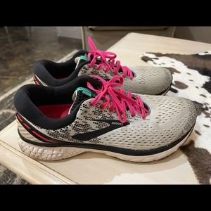 Brooks Women’s Tennis Shoes